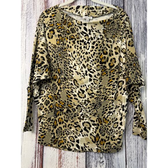 White Birch Women's Animal Print Top. Dolman Sleeves Medium - Picture 1 of 7
